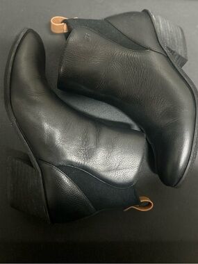 Gentle souls Classic Black Leather Women's Ankle Boots. Booties.
Clint western